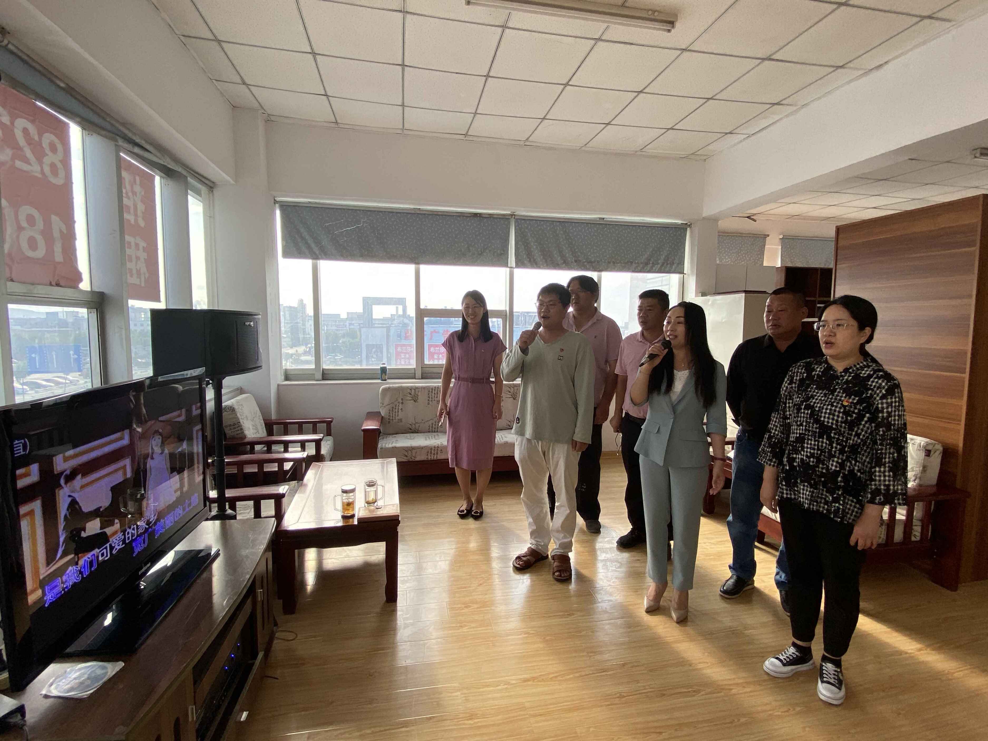 開展紅歌、司歌傳唱